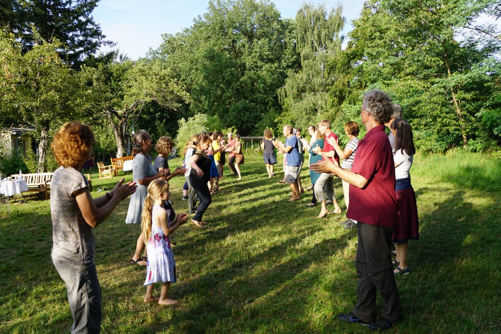 Gasse beim Folktanz Sommerfest 2019 in Molchow Nähe Neuruppin